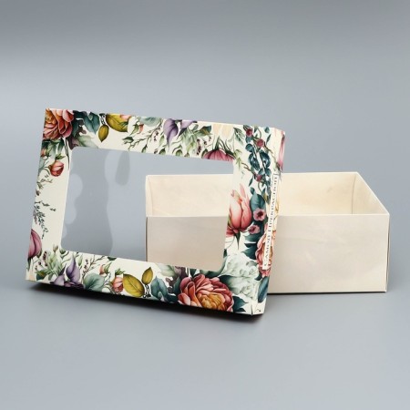 The box is folding, the lid is “the most beautiful”, 21 x 15 x 7 cm with a window-4