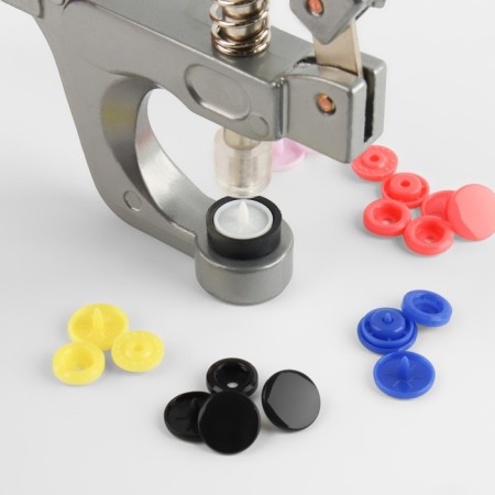 Set for installing plastic buttons: buttons, d = 12 mm, 50 pcs, forceps, awl, screwdriver, in the organizer-2