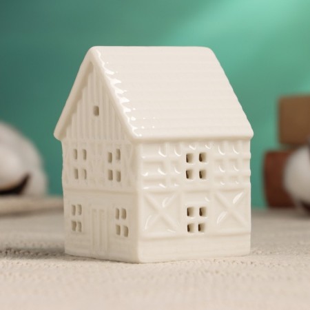 Figure with backlight "House" 5.5x5x8cm, 2/lr41-3