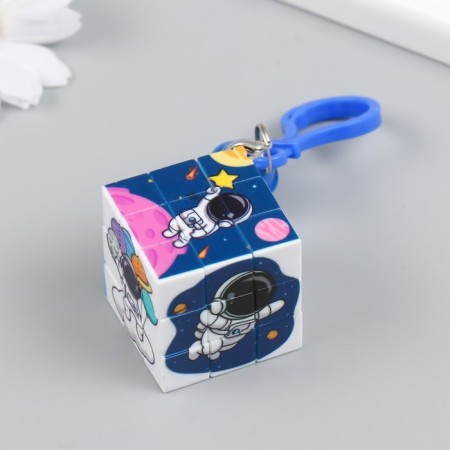 Trick plastic puzzle "Cube. Cosmonaut" 3.5x3.5x3.5 cm-1