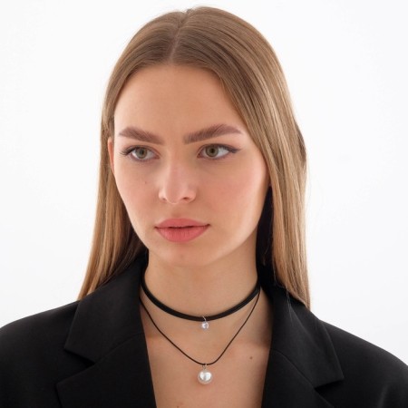 Choker "Two threads" is a large bead, white color in black, l = 39-2