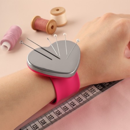 Magnetic needle on the hand, 24 × 6 cm, color mix-7