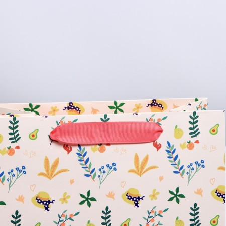 Gift laminated square, packaging, “be yourself”, 22 x 22 x 11 cm-3