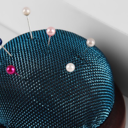 The needle "Circle", on a wooden substrate, d = 7 cm, color mix-2