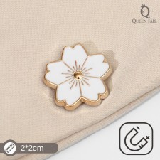 Magnet for a scarf 