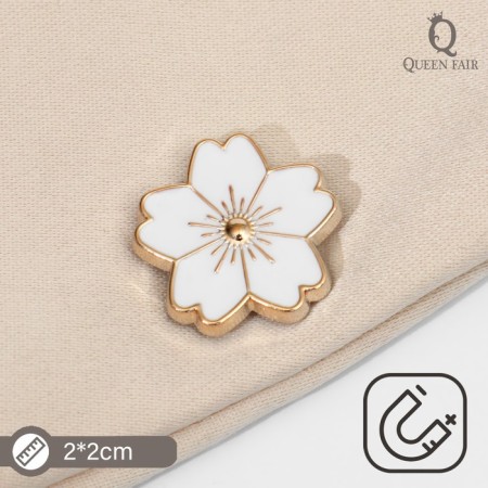 Magnet for a scarf "flower", white color in gold