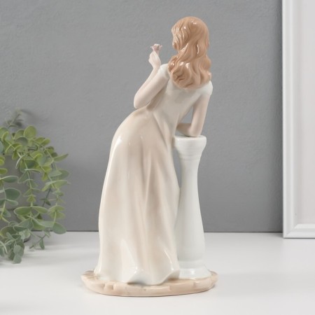 Souvenir Ceramics "Elizabeth" 14x10x30 cm-3