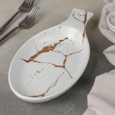 Porcelain dish for the supply 
