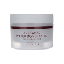 Moisturizing face with avocado Jigott Avocado Water Bomb Cream
