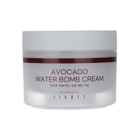Moisturizing face with avocado Jigott Avocado Water Bomb Cream