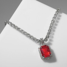The necklace 