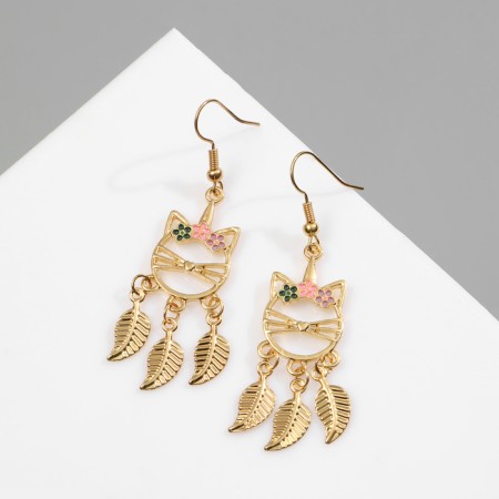 Earms enamel "cat" with leaves, colored in gold