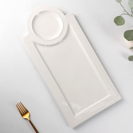 Ceramic dish with a classic sauce, 42.5 × 20.5 cm