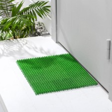 Coating carpet bristle 