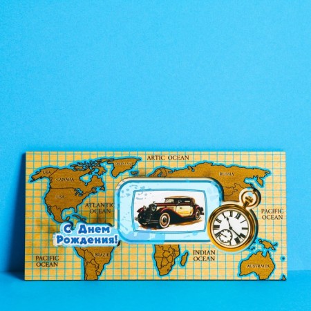 An envelope for money with a wooden element "Happy Birthday!" Auto