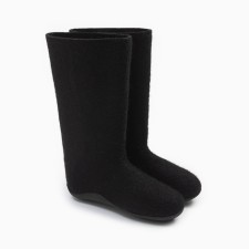 Men's boots with a rubber sole, the color is black, size 44