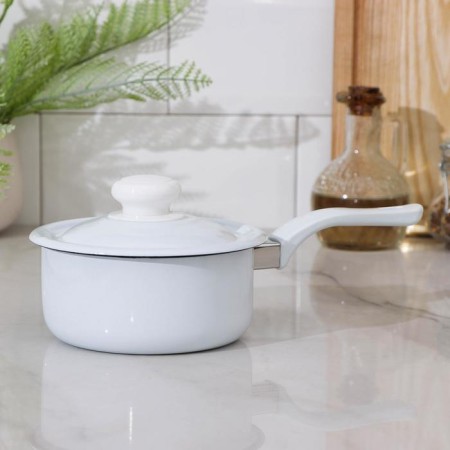 Bucket 600 ml, enameled cover, without decolleys, plastic handle, induction, white color