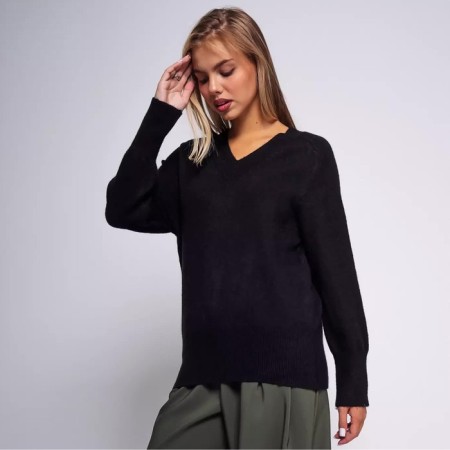 Female jumper, black color, size One size (44-48)-1
