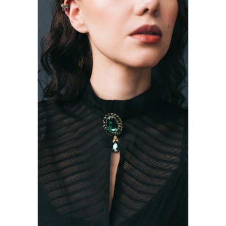 Obval brooch with a drop, green color in gold-5
