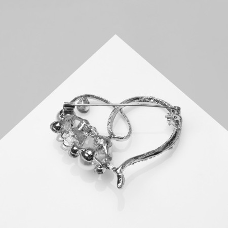 Brooch "Heart" Pearl, white color in silver