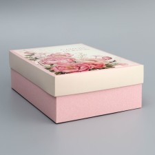 The box is folding, the lid is “the most tender”, 24 x 17 x 8 cm without a window