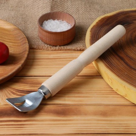 Chapelnik with a wooden pen