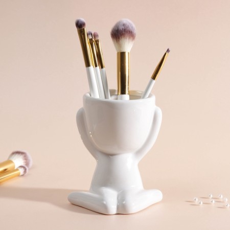 Interior subject "Mr. Green" A lover of silence 11.1*9.7*8.5 white ceramics