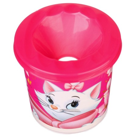 A glass - a non -member, a single, cats aristocrats-4