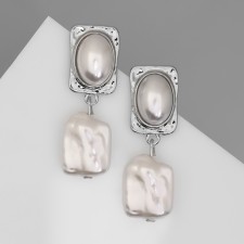 Earrings with pearls 