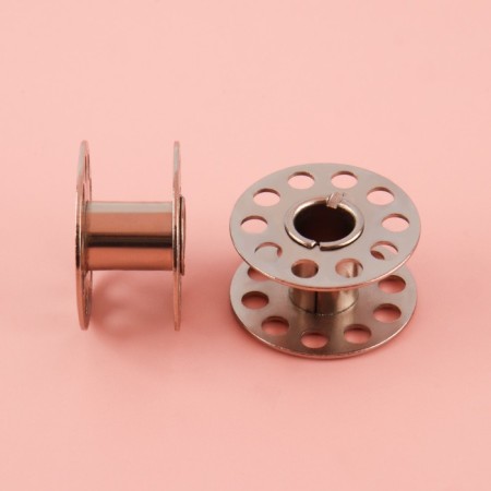Set for household sewing machines: 4 bobbins, 5 needles 70, 80, 90, 100-2