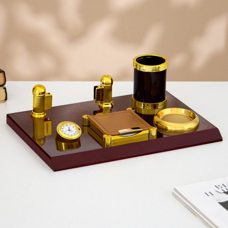 5B1 desktop with a business card and clock, red tree
