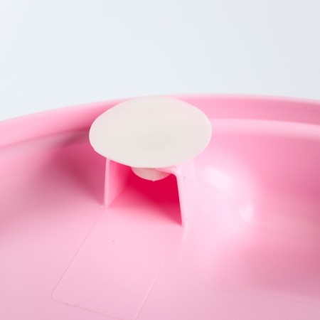 A stool for bathing on the suction cups, the color is pink-4