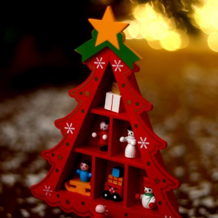 New Year's souvenir "Christmas tree with cells for gifts", 14.5 × 19.5 cm, red-2