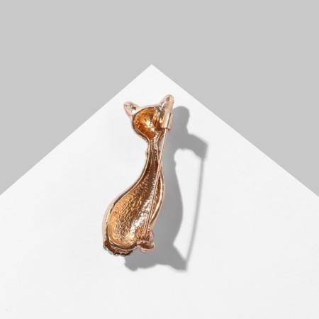 Brooch "cat", white color in gold-1