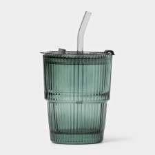 A glass glass with a lid and a pipe 