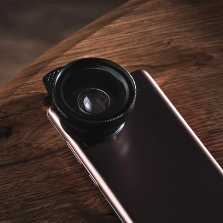 A wide-angle macro lenses for a phone 2 in 1, 0.45x, 37 mm, black