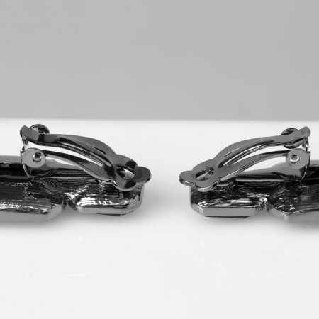 Clips "Party" rhombus, black color in gray metal-2