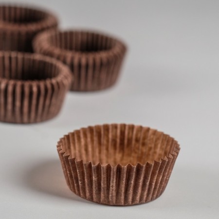Brown baking uniform, 3 x 1.5 cm