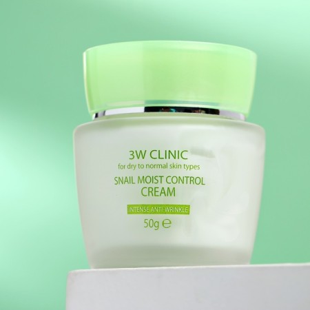 Restorative face cream with snail mucin 3W Clinic Snail Moist Control Cream, 50 g-1