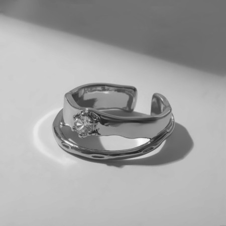 Ring "melting" double, white color in silver, dimensionless-4