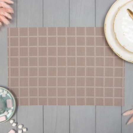 Napkin on the table of the share, centered, 45*30cm