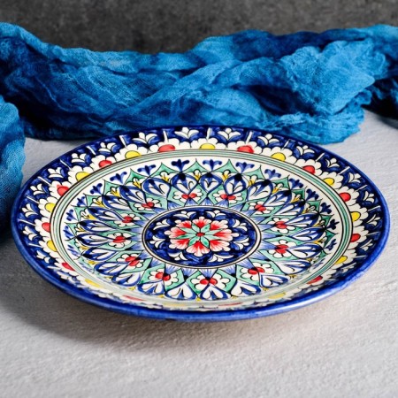 Plate of the Rishtan ceramics "Flowers", 22 cm, blue