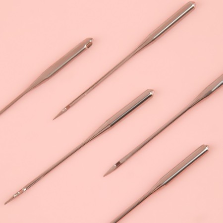 Set for household sewing machines: 4 bobbins, 5 needles 70, 80, 90, 100-6