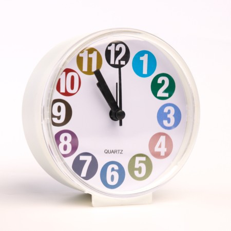 Clock - desktop an alarm clock, discrete move, dial 10.5 cm, 10.5 x 11 cm, aa