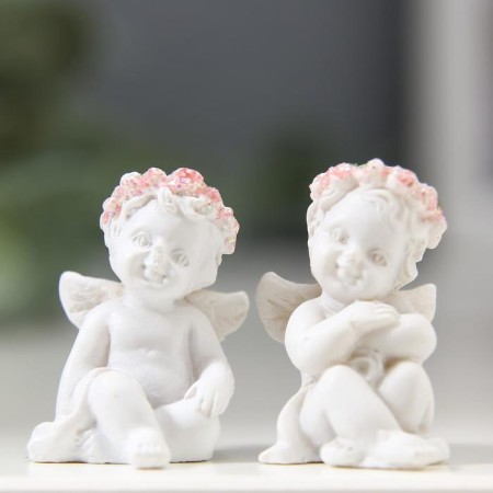 Souvenir Polystone "Angel Milashka" in a wreath of roses, mix, 3x2x2 cm