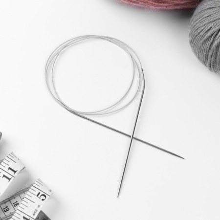 The knitting needles are circular, for knitting, with a metal cable, d = 2 mm, 14/100 cm-1