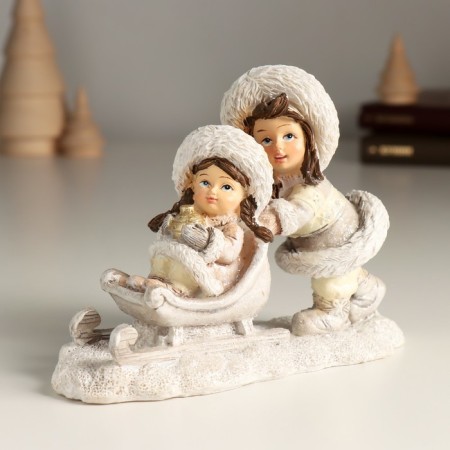 Souvenir Polystone "Girlfriends in White on Sanks" 14x5.5x10 cm