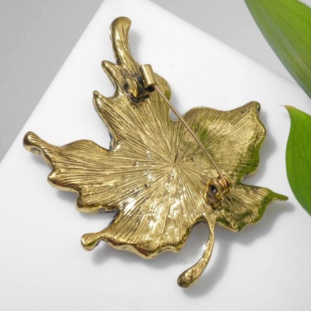 Brooch "Mine Leaf" Gemstone, color in black gold-1