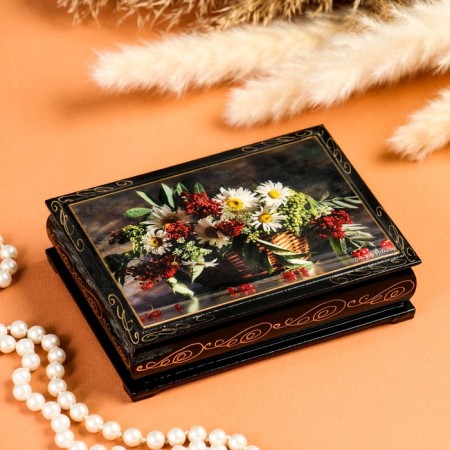 Casket "Chamomile with berries in the basket", 10 × 14 cm, lacquer miniature