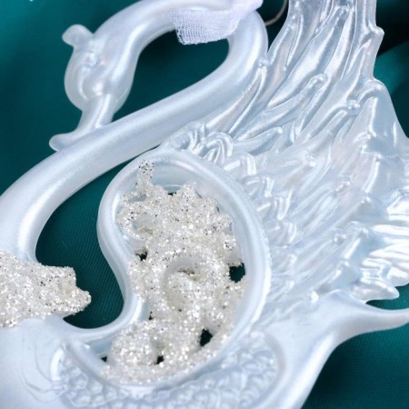 Jewelry decoration "Swan Greatness Bloss" 10x11 cm, white-1